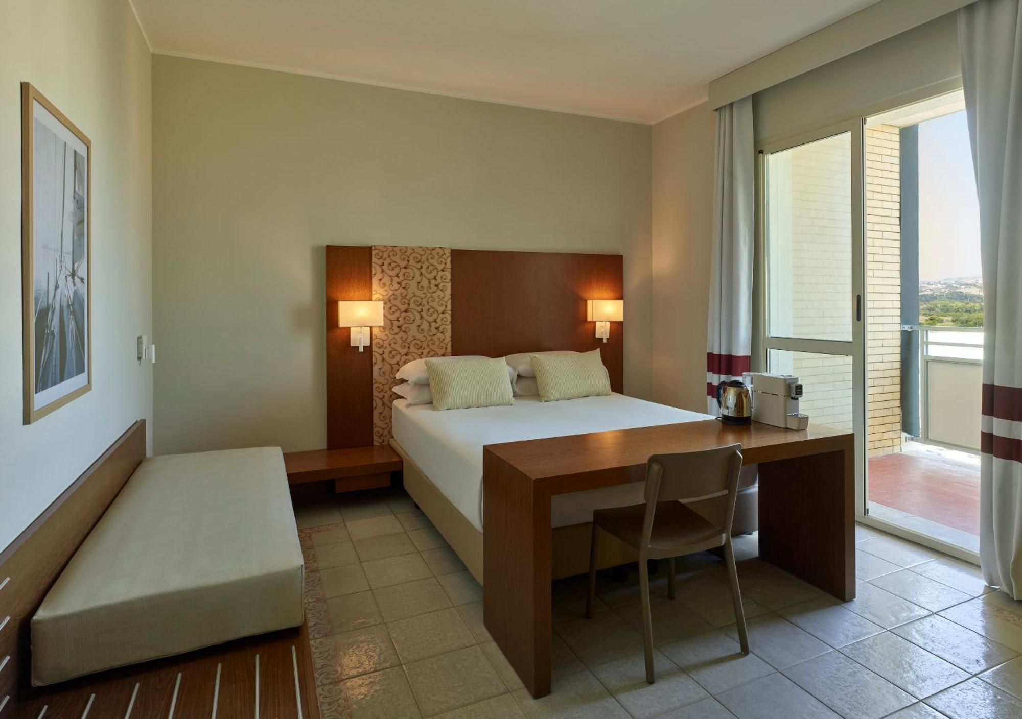 Serena Majestic Hotel Montesilvano Marina Стая снимка