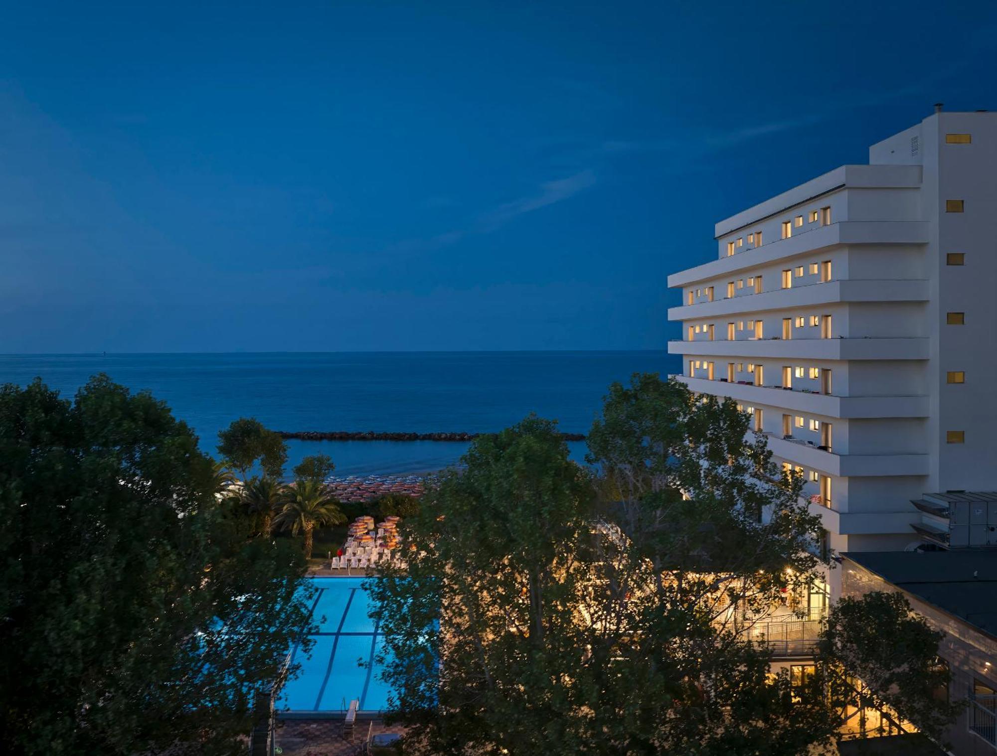 Serena Majestic Hotel Montesilvano Marina Екстериор снимка